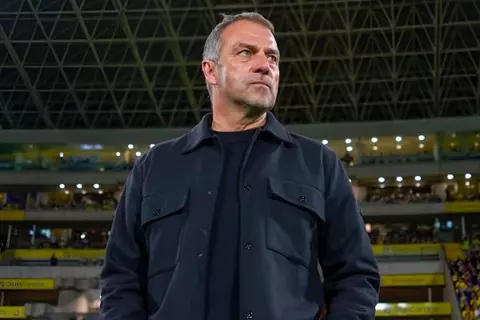 أمام ريال مدريد.. تقرير: فليك يعتمد على فورت في مركز الظهير الأيسر